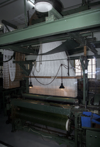 Silk_weaving_01.jpg (2048×3009)
